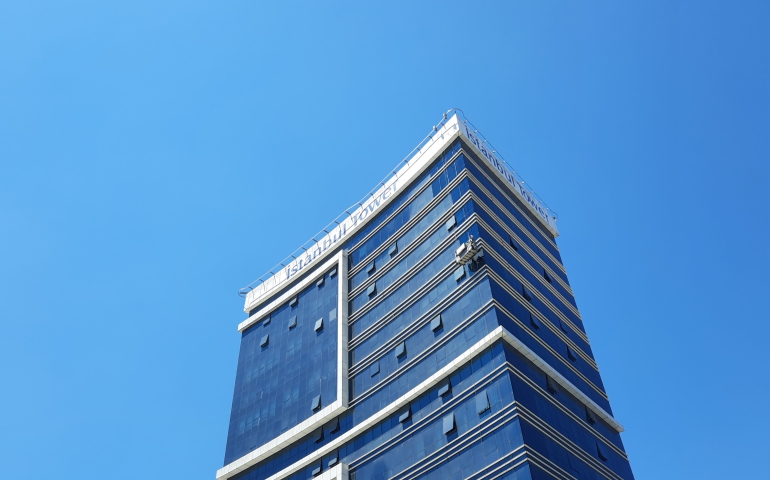 is-merkezi-dis-cephe-cam-temizligi